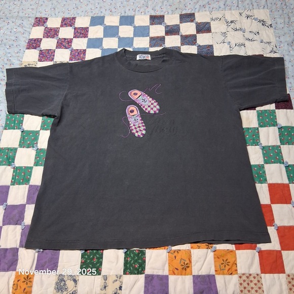 Collegiate Pacific Other - Vintage Colleglate Pacific Running Shoe T Shirt RUN AWAY Single Stitch Size XL